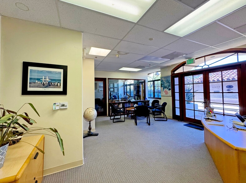 More Photos Of 1525 State St, Santa Barbara Office For Sale