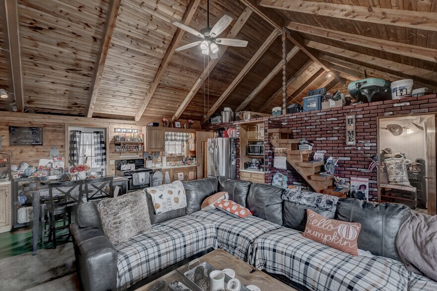 More Photos Of 1116 N 5th St, Custer Trailer Camper Park For Sale