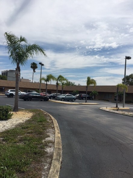 More Photos Of 13910 Fivay Rd, Hudson Medical For Lease