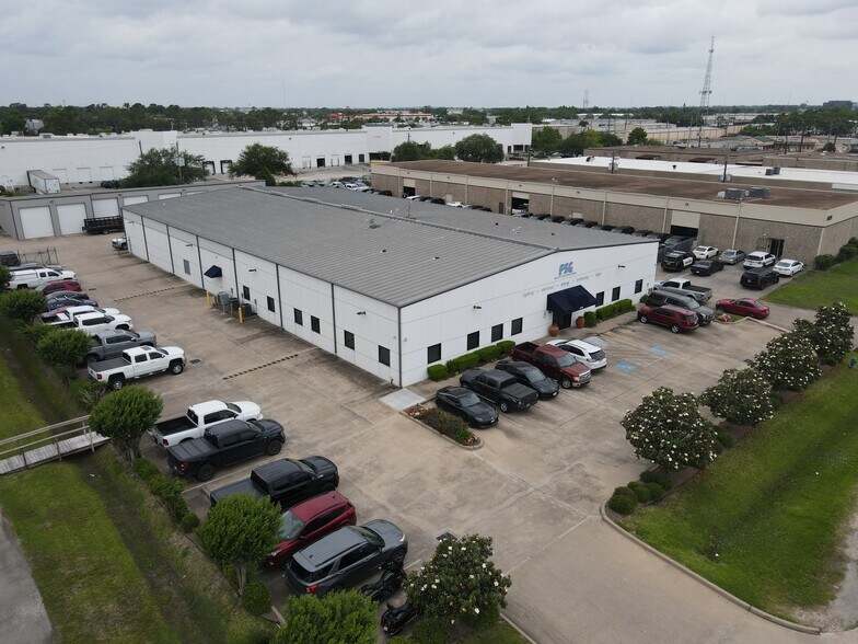 More Photos Of 5115 Steadmont Dr, Houston Industrial For Lease