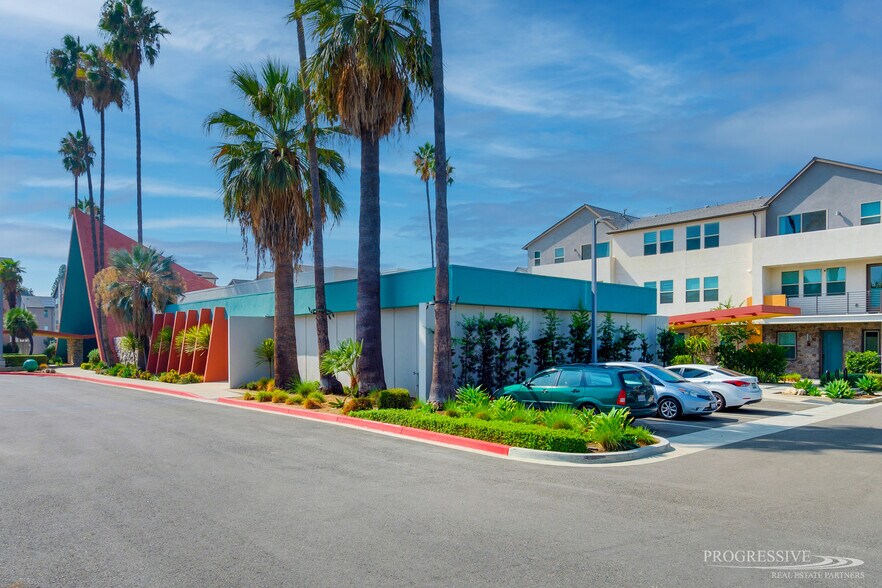 More Photos Of 1060 W San Bernardino Rd, Covina Storefront Retail Office For Sale