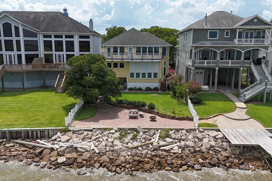 More Photos Of 804 Bay Ave, Kemah Specialty For Sale