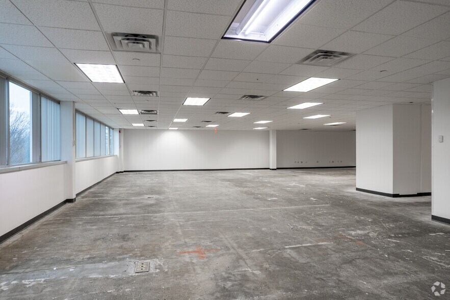 More Photos Of 2950 Express Dr S, Islandia Office For Lease