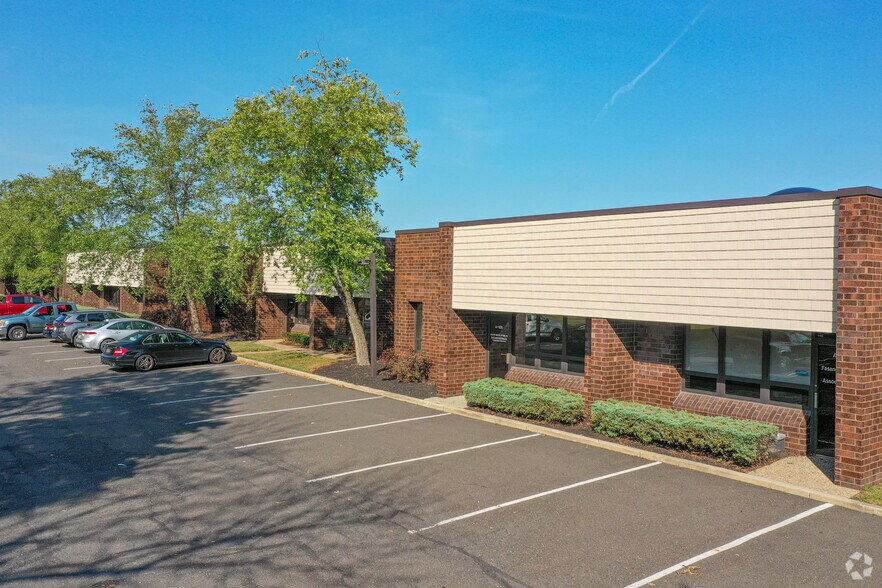Primary Photo Of 520 Fellowship Rd, Mount Laurel Flex For Lease