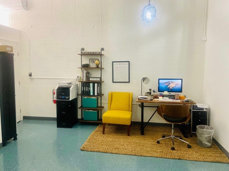 More Photos Of 1211 Okeechobee Rd, West Palm Beach Warehouse For Lease