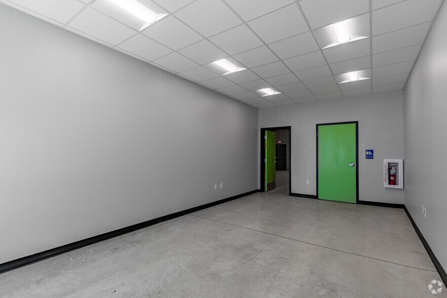 More Photos Of 8114 City Base Landing, San Antonio Self Storage For Lease