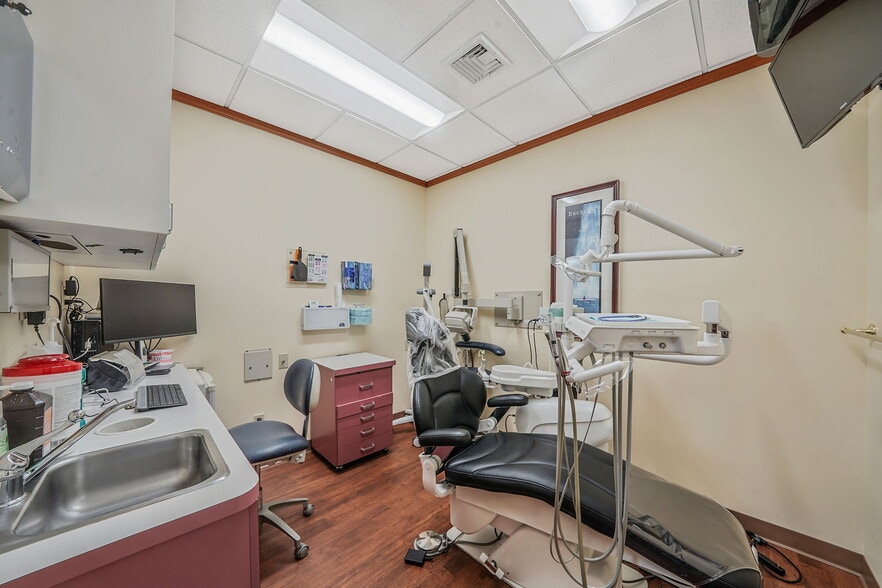 More Photos Of 203 Rockaway Ave, Valley Stream Office For Sale