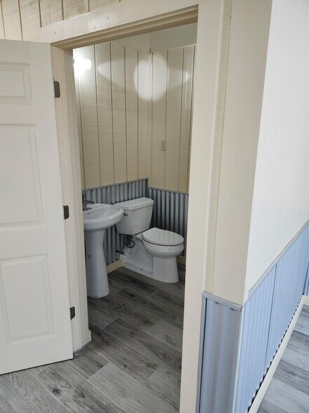 More Photos Of 2765-2771 E Tx-71, Del Valle General Retail For Lease