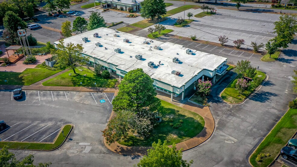 More Photos Of 120 Village Pl, Fairfield Bay Storefront For Sale