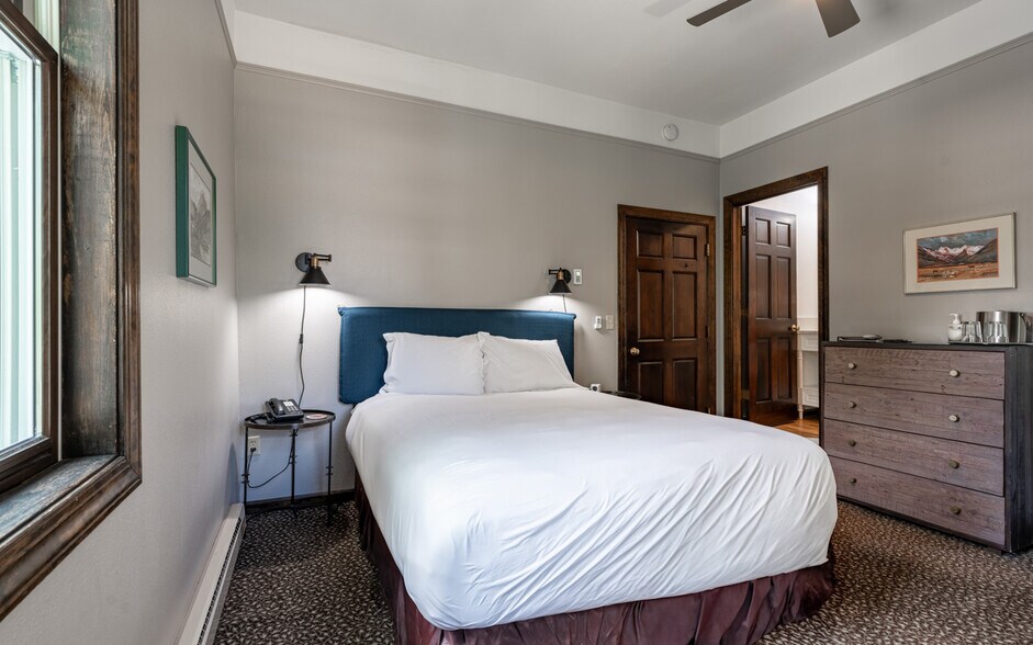 More Photos Of 129 Gothic Ave, Crested Butte Hotel For Sale