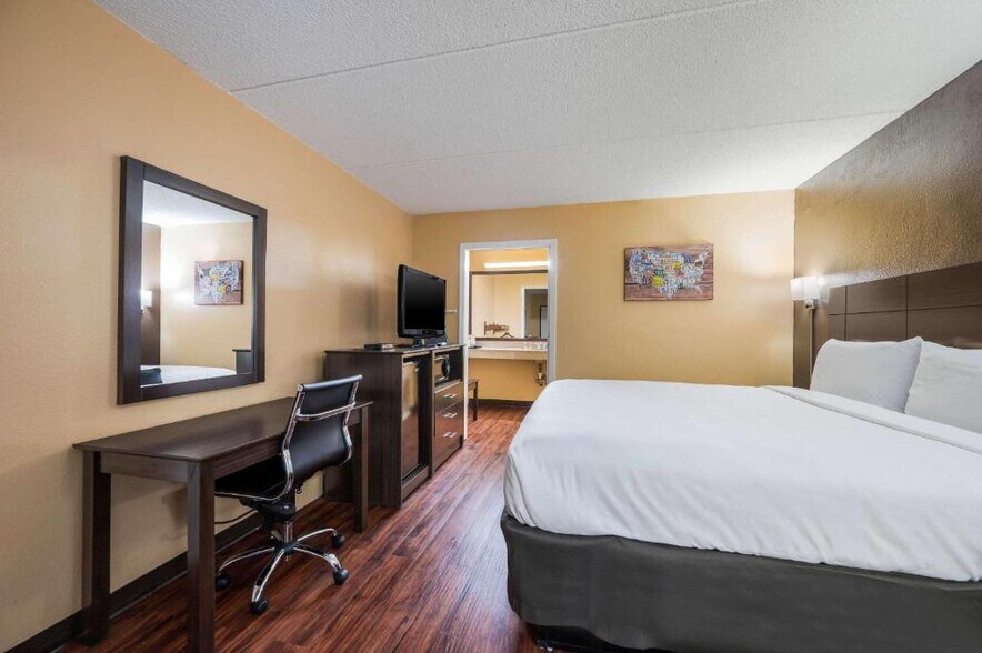 More Photos Of 2015 Military Rd, Columbus Hotel For Sale