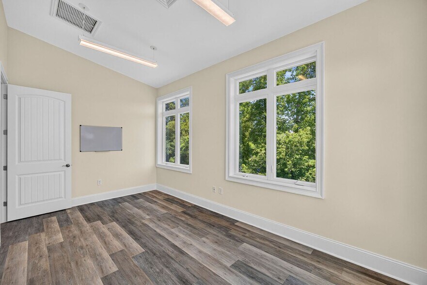 More Photos Of 7627 Market St, Wilmington Office For Lease