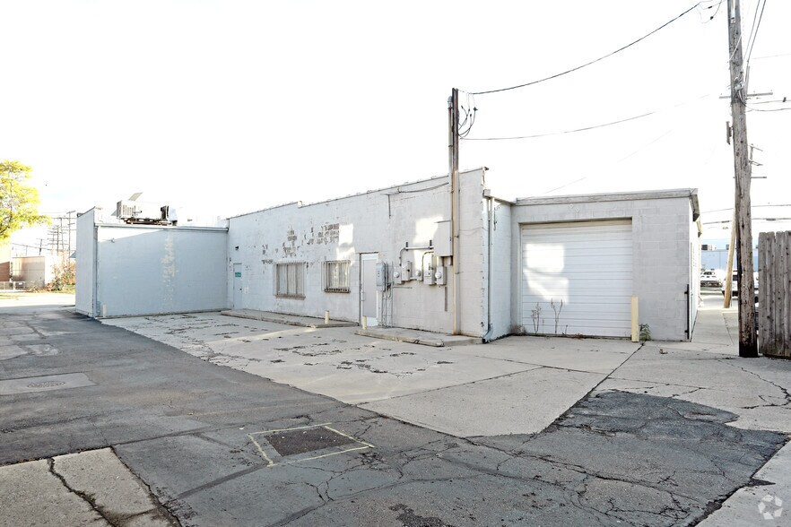 More Photos Of 20010-20012 E 9 Mile Rd, Saint Clair Shores Freestanding For Lease