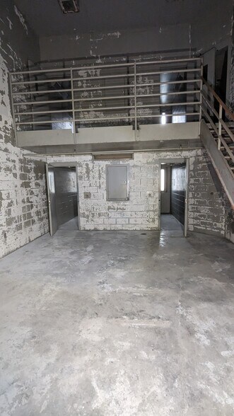 More Photos Of 208 W Pearl St, Harrisonville Specialty For Sale