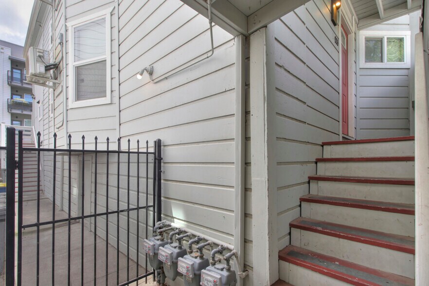 More Photos Of 609-611 16th St, Sacramento Apartments For Sale