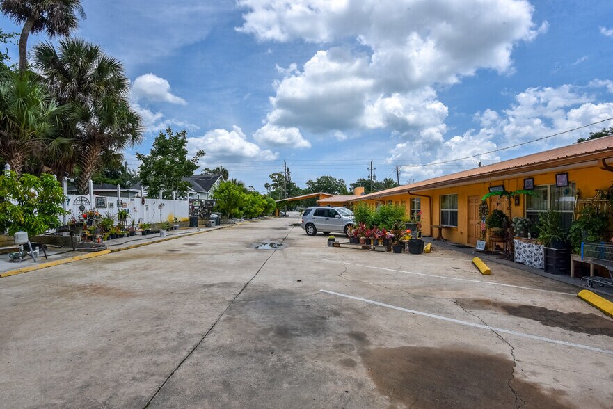 More Photos Of 1020 S Ridgewood Ave, Daytona Beach Hotel For Sale