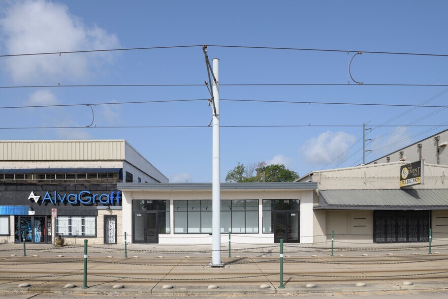 More Photos Of 1919 N Main St, Houston Storefront Retail Office For Lease