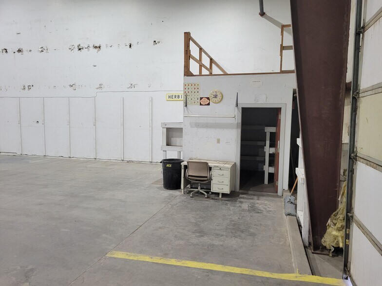 More Photos Of 500 NW Cherry Ln, Madras Industrial For Sale