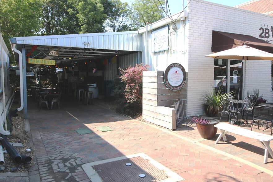 More Photos Of 92 Milton Ave, Alpharetta General Retail For Sale