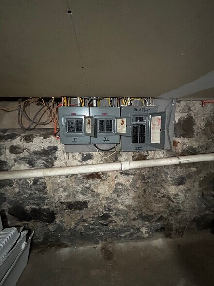 More Photos Of 81 Draher St, Waterbury Apartments For Sale