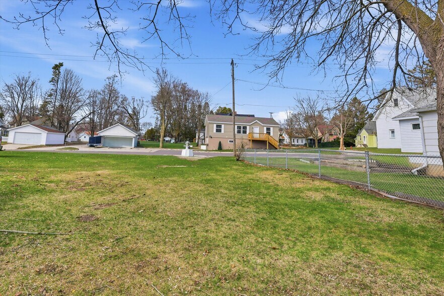 More Photos Of 312 N 5th Ave, Sturgeon Bay Office For Sale