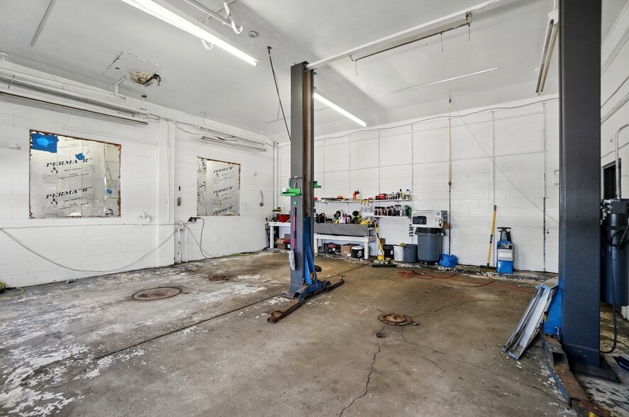 More Photos Of 4500 Dixie Hwy, Franklin Auto Repair For Sale