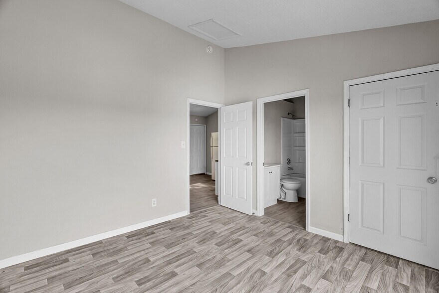 More Photos Of 1727 Bridleton Woods, Fenton Apartments For Sale