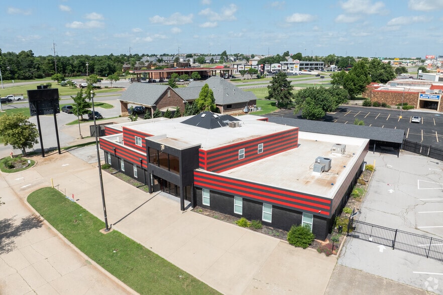 More Photos Of 6001 Nw Expressway, Oklahoma City Office For Sale