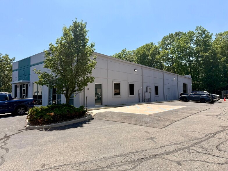 More Photos Of 725 E Main St, Westfield Light Manufacturing For Sale