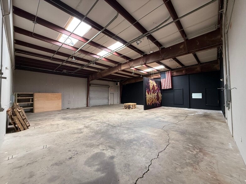 More Photos Of 4913 Summer Oak Dr, Buford Light Manufacturing For Lease