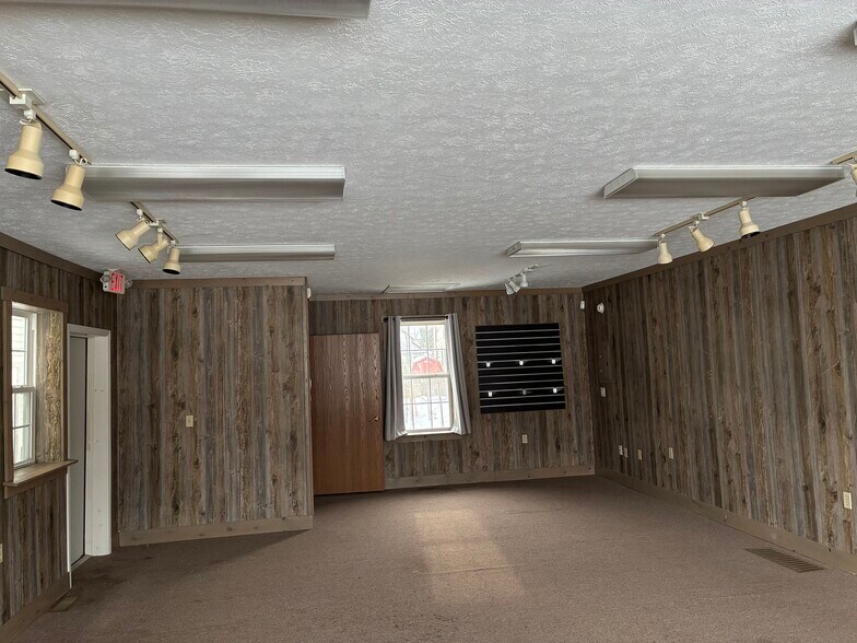 More Photos Of 955 Main St, Grafton Office For Sale