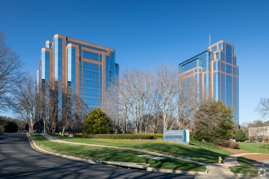 More Photos Of 1040 Crown Pointe Pkwy, Atlanta Unknown For Sale