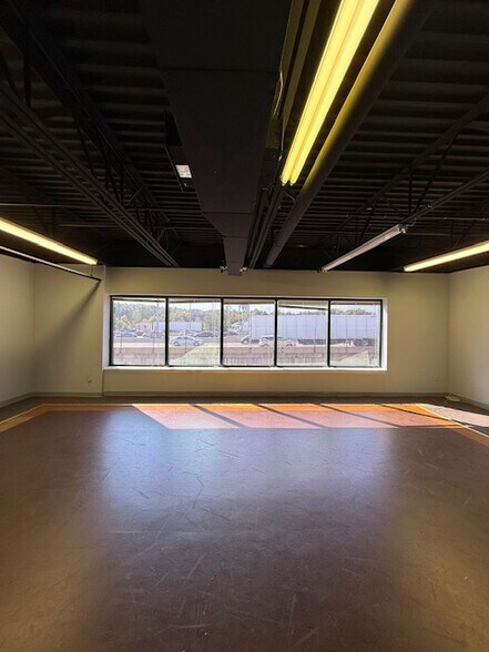 More Photos Of 8390 Terminal Rd, Lorton Flex For Lease