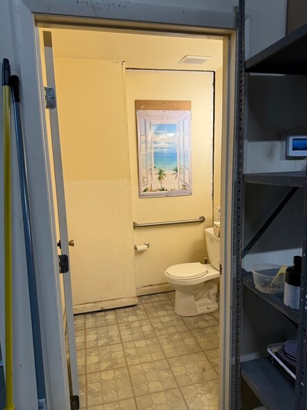 More Photos Of 15 Dixie Hwy, Saint Augustine Warehouse For Sale