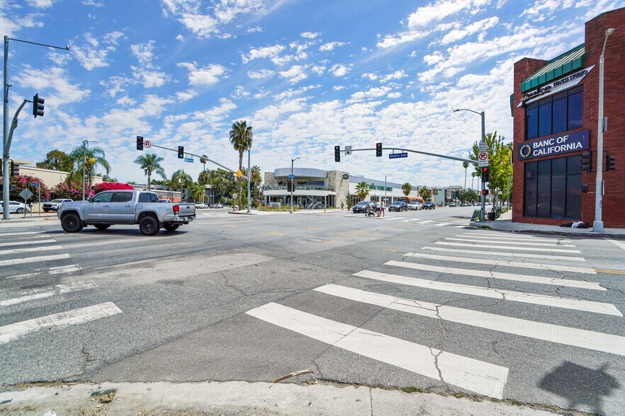 More Photos Of 14406-14410 Ventura Blvd, Sherman Oaks Storefront Retail Office For Lease