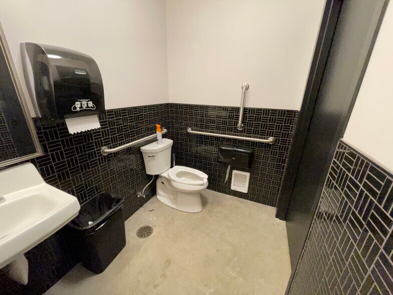 More Photos Of 1551 S Deer Heights Rd, Spokane Warehouse For Sale