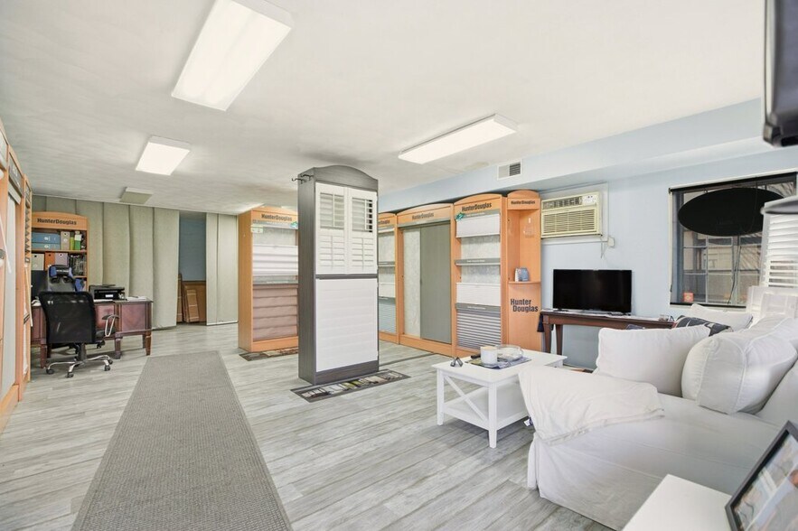 More Photos Of 651 W Main Rd, Middletown Restaurant For Sale