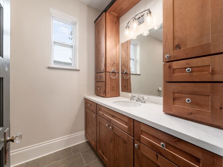 More Photos Of 1029 E Livingston Ave, Columbus Storefront Retail Residential For Sale