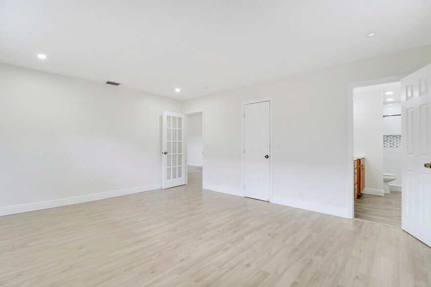 More Photos Of 1426 N Federal Hwy, Lake Worth Beach Office Residential For Lease