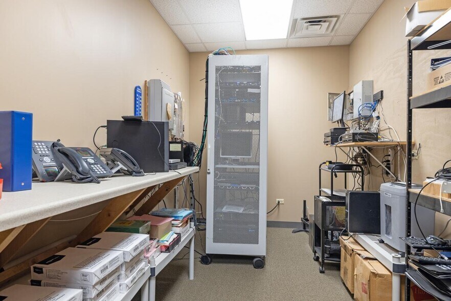 More Photos Of 13412 W 159th St, Homer Glen Showroom For Sale