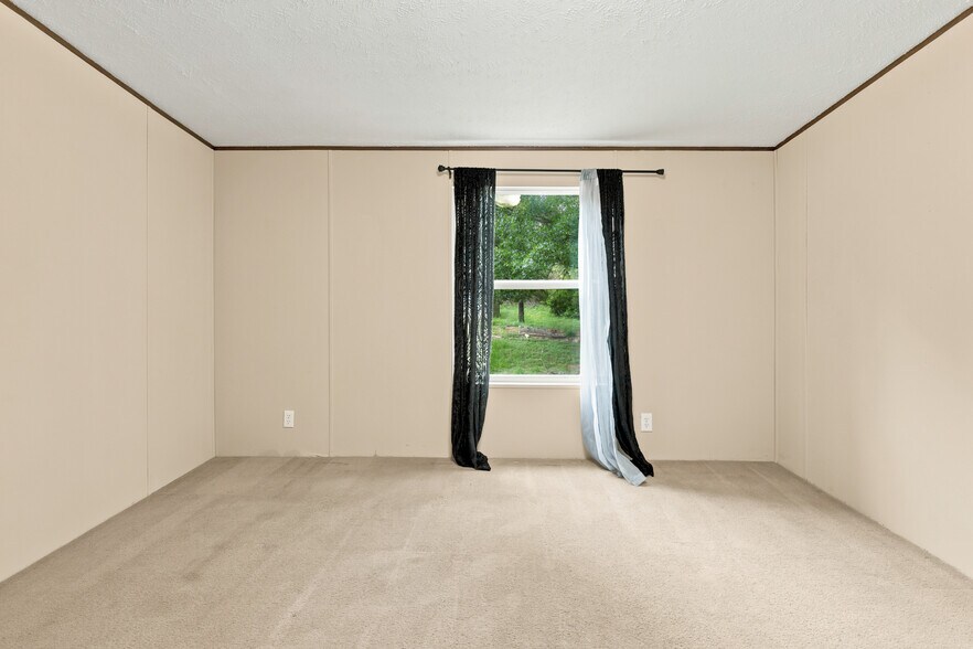 More Photos Of 7362 Washington Ave, Montgomery Flex For Sale