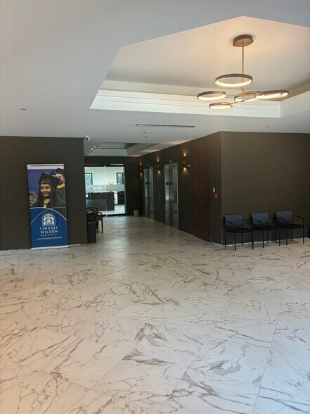 More Photos Of 450 E John Carpenter Fwy, Irving Office For Lease