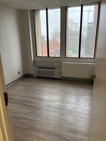 More Photos Of 25 Charlton Ave E, Hamilton Medical For Lease