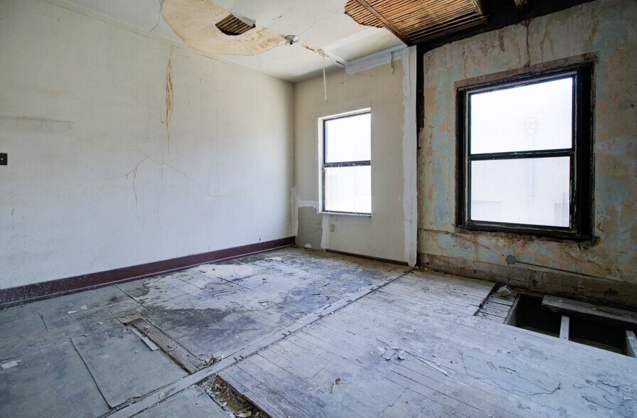 More Photos Of 155 S Miami Ave, Miami Storefront Retail Residential For Sale