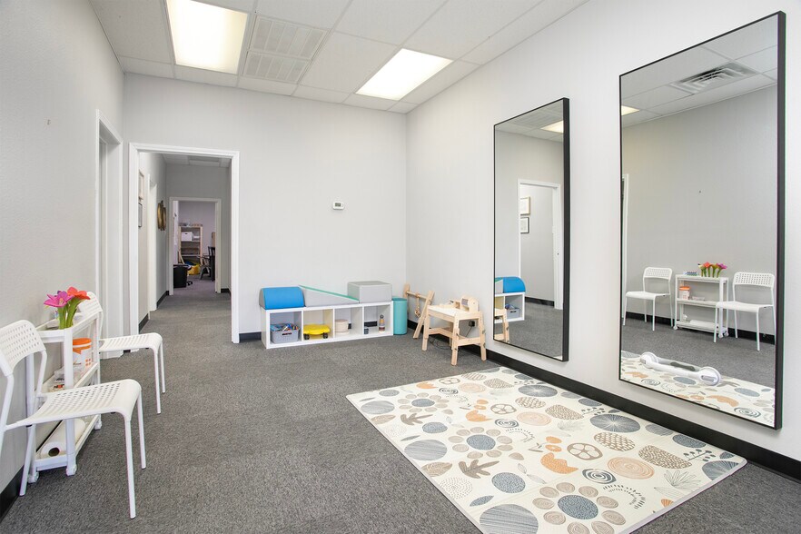 More Photos Of 16637 Old Jacksonville Hwy, Tyler Storefront Retail Office For Lease