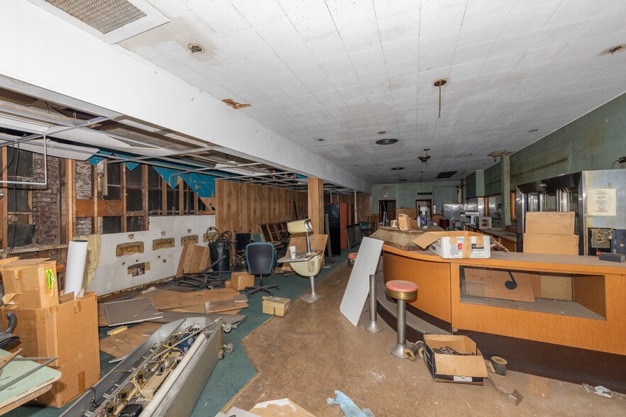 More Photos Of 1820 E 30th St, Cleveland Sports And Entertainment For Sale