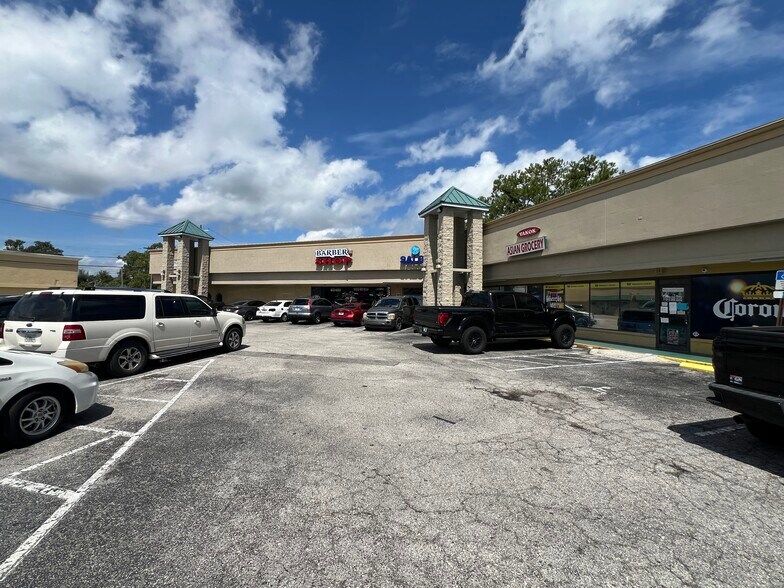 More Photos Of 5745-5759 Beney Rd, Jacksonville Unknown For Lease