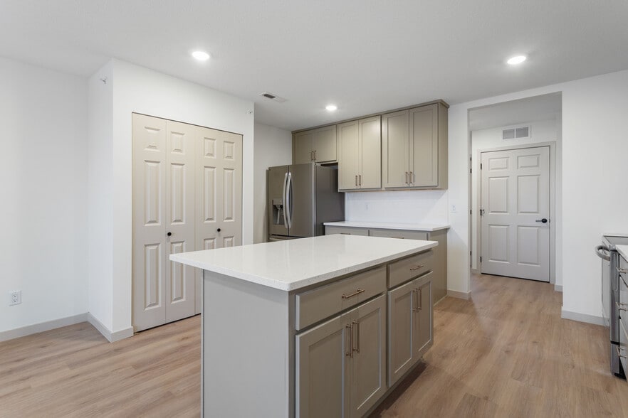 More Photos Of 814 6th St SE, Minneapolis Apartments For Sale