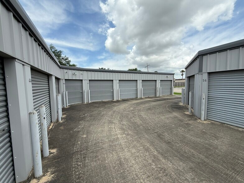 More Photos Of 1420 S 21st St, Nederland Specialty For Sale