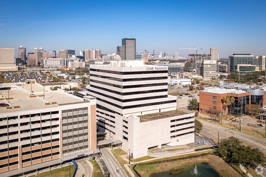 More Photos Of 7400 Fannin St, Houston Medical For Lease